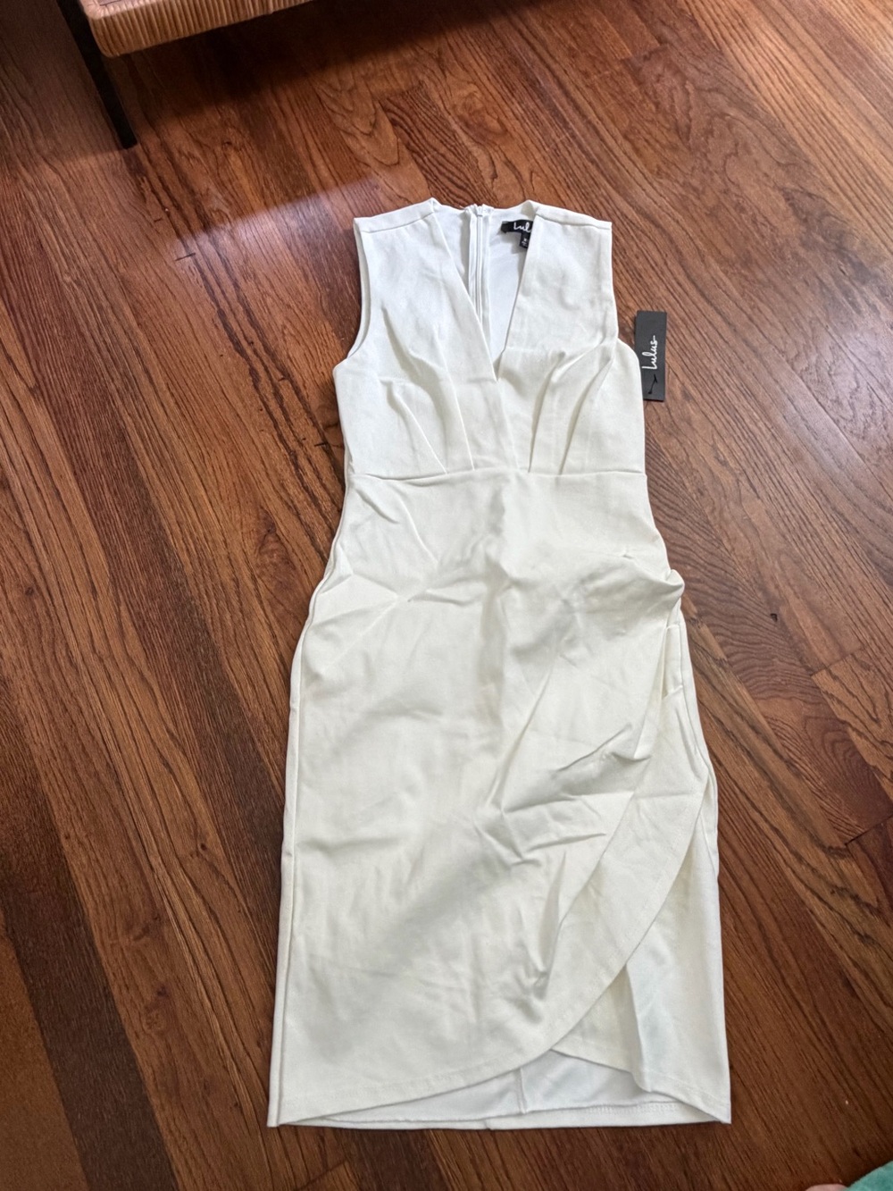*Lulu's white Sleeveless V-Neck dress women’s size XS NWT